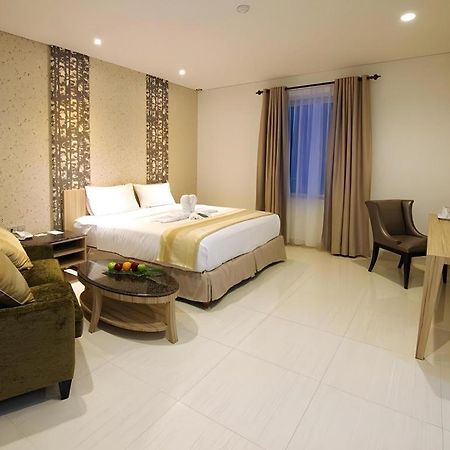 Hw Hotel Padang エクステリア 写真