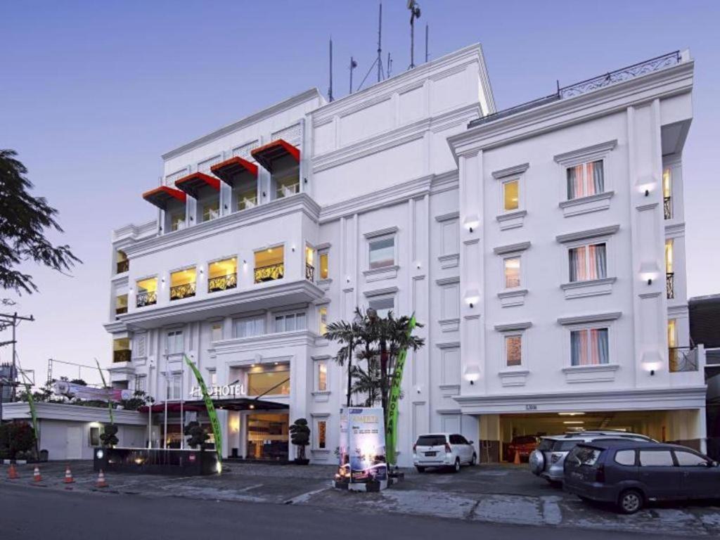 Hw Hotel Padang エクステリア 写真