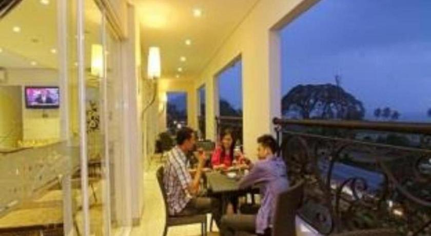 Hw Hotel Padang エクステリア 写真