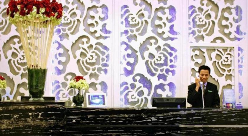 Hw Hotel Padang エクステリア 写真