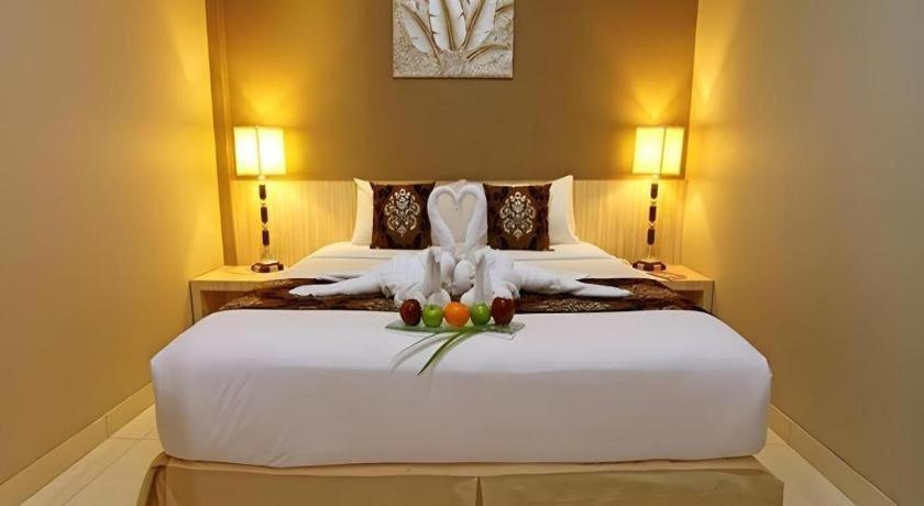Hw Hotel Padang エクステリア 写真