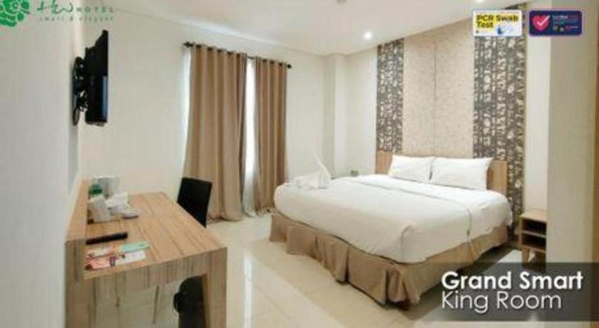 Hw Hotel Padang エクステリア 写真