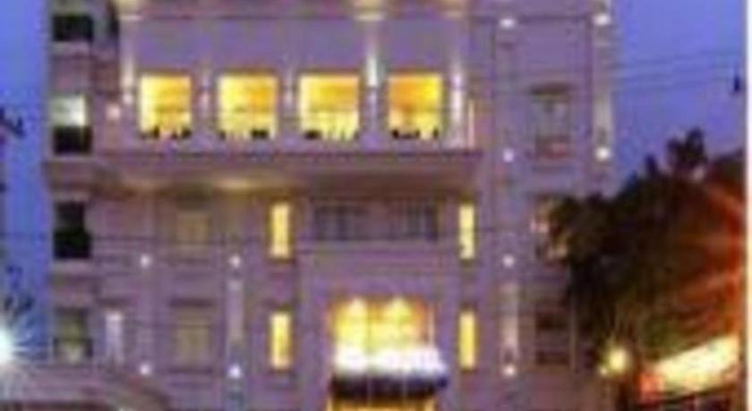 Hw Hotel Padang エクステリア 写真