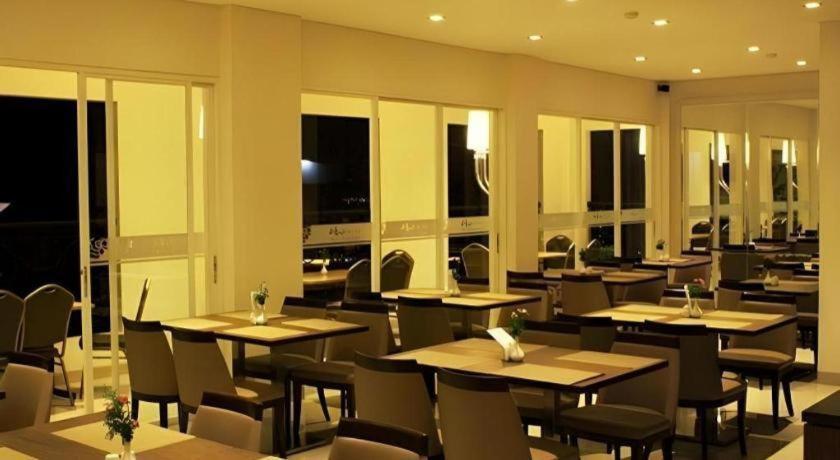 Hw Hotel Padang エクステリア 写真