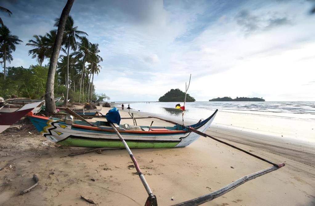 Hw Hotel Padang エクステリア 写真