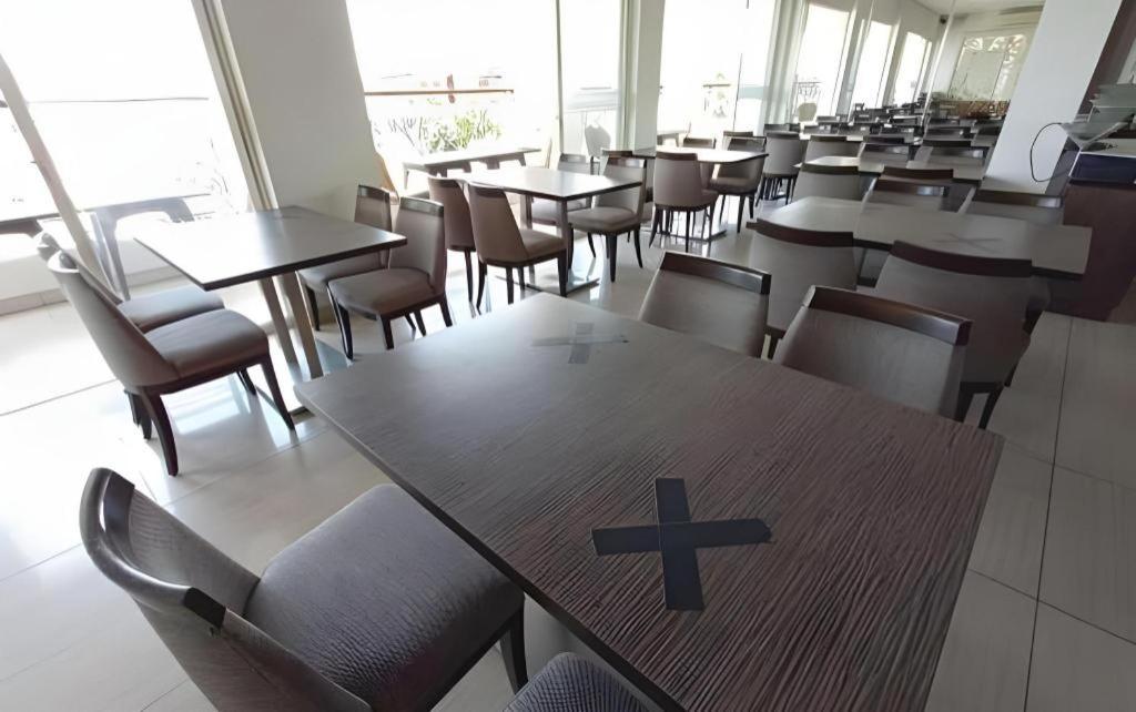 Hw Hotel Padang エクステリア 写真