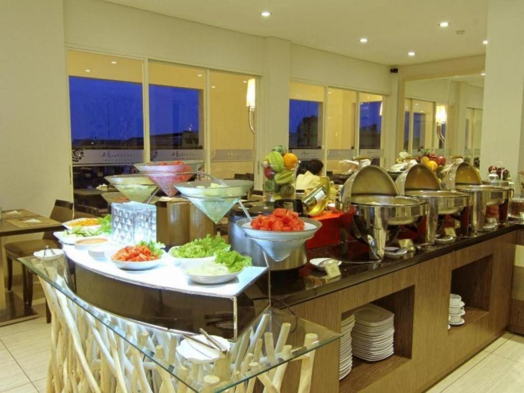 Hw Hotel Padang エクステリア 写真