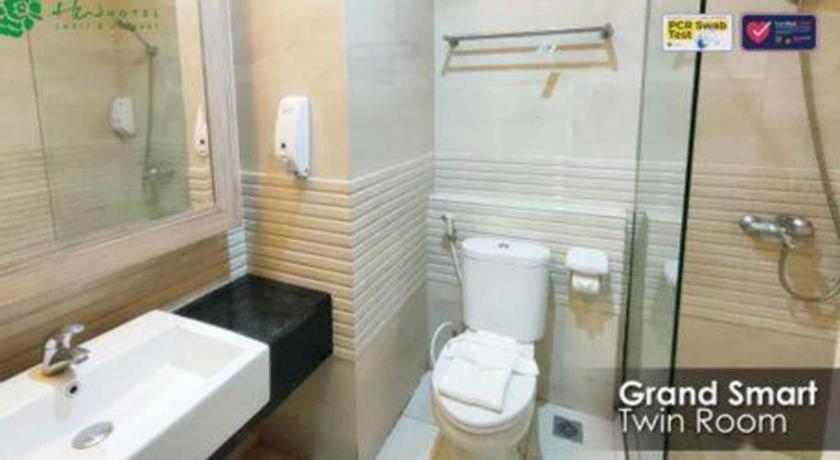 Hw Hotel Padang エクステリア 写真
