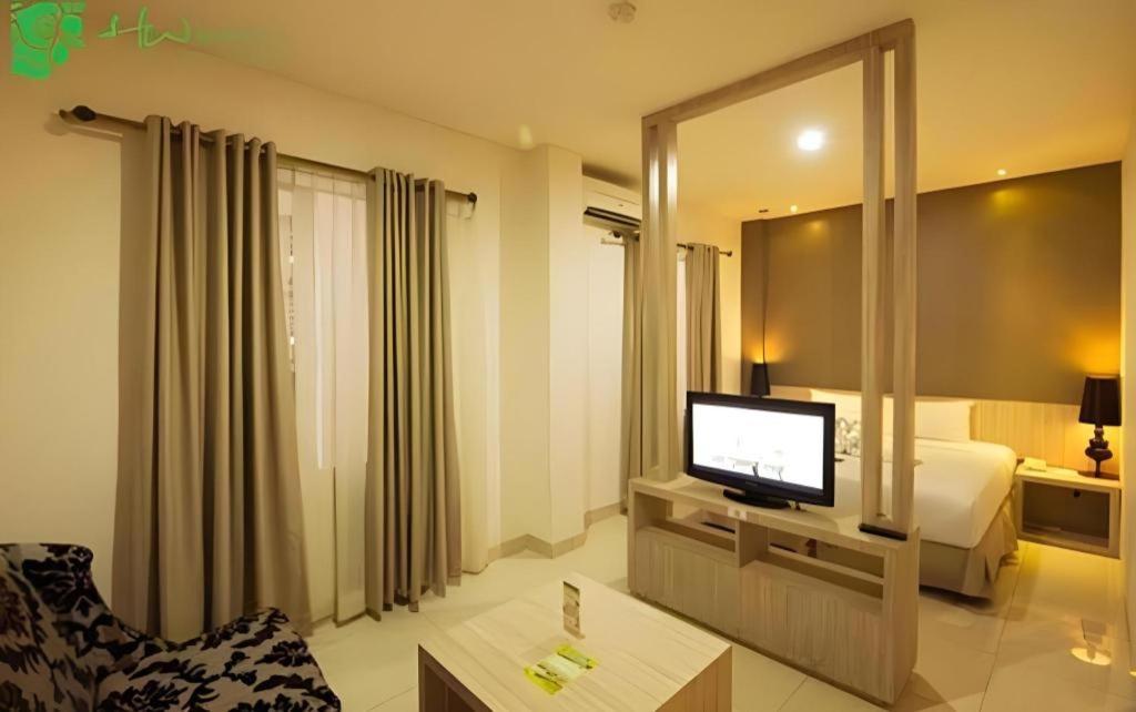 Hw Hotel Padang エクステリア 写真