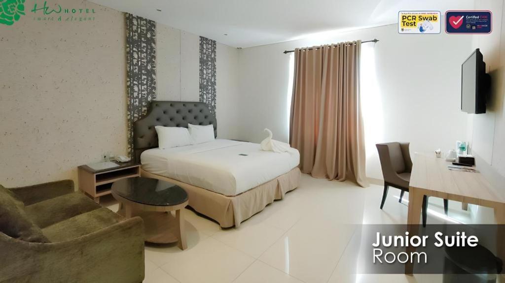 Hw Hotel Padang エクステリア 写真