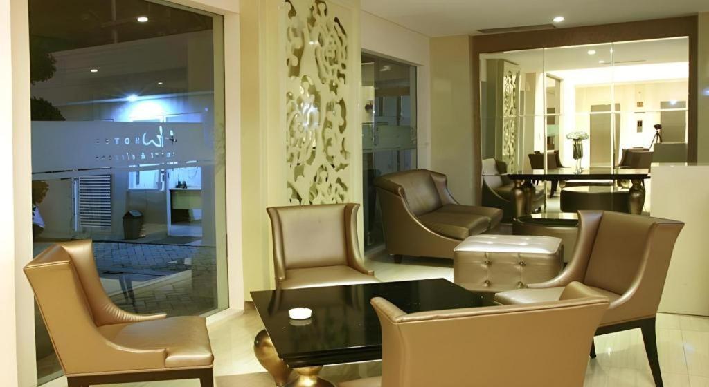 Hw Hotel Padang エクステリア 写真