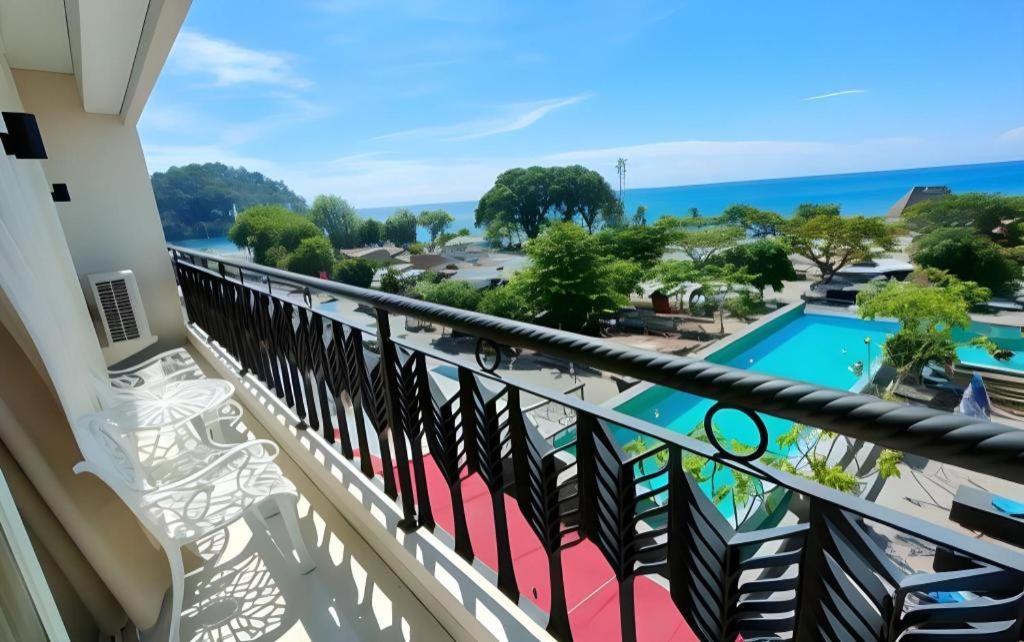 Hw Hotel Padang エクステリア 写真